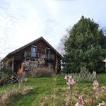 jardin en biodiversit&eacute; devant le gite