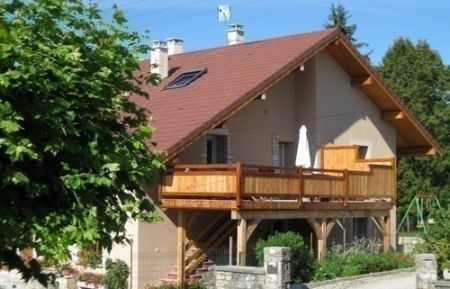 G&icirc;te n&deg;G1974 Marigny - Jura - Terrasse des g&icirc;tes "c&ocirc;t&eacute; lac de chalain" &agrave; Marigny dans le JURA