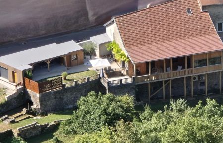 G&icirc;te n&deg;G2597 Poligny - Jura -  B&acirc;ti arri&egrave;re occult&eacute; sur la photo 