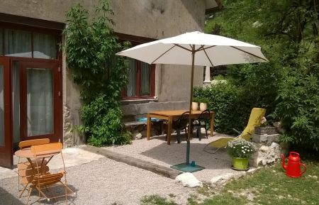 G&icirc;te n&deg;G2030 La Frasn&eacute;e - Jura - la terrasse