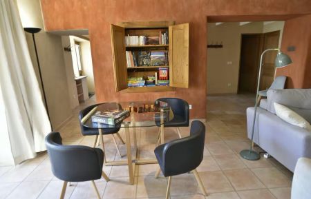 G&icirc;te n&deg;G2639 Chevreaux - Jura - Le coin jeux et biblioth&egrave;que