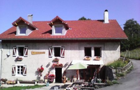 G&icirc;te n&deg;G1118 Les Rousses - Jura - Entr&eacute;e de la maison
