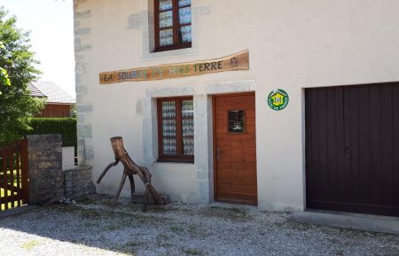G&icirc;te n&deg;G1439 Saffloz - Jura - Entr&eacute;e du g&icirc;te "La source de Miss terre"