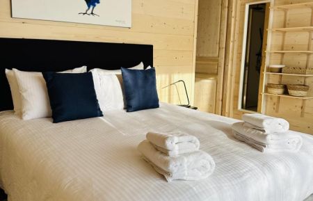 Chambre d'h&ocirc;tes n&deg;G4235 Le Pin - Jura - Chambre Le Cocon, en bois de sapin du Jura