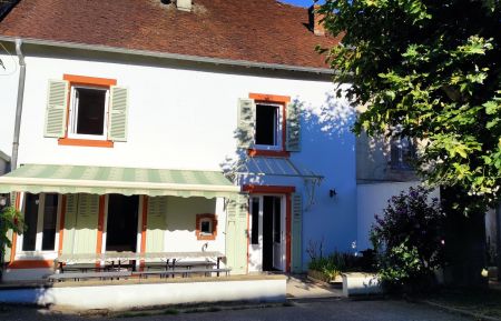 G&icirc;te n&deg;G2075 Cousance - Jura - Fa&ccedil;ade cour int&eacute;rieure