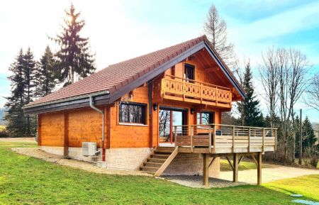 G&icirc;te n&deg;G2504 Foncine-le-Bas - Jura - Face nord du chalet