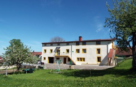 G&icirc;te n&deg;G1420 Foncine-le-Haut - Jura - Maison c&ocirc;t&eacute; jardin